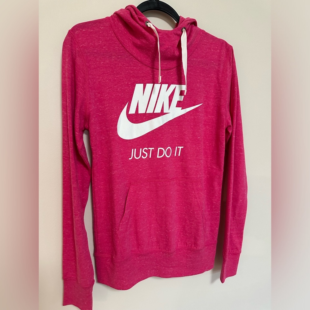 NWOT. Nike Women’s Hooded Pullover.